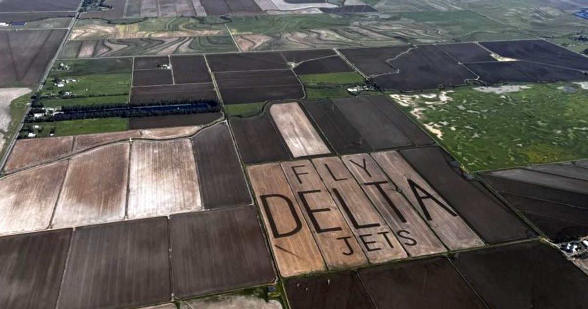 ‘Fly Delta Jets’: First officer’s dad pays homage to Delta with field art